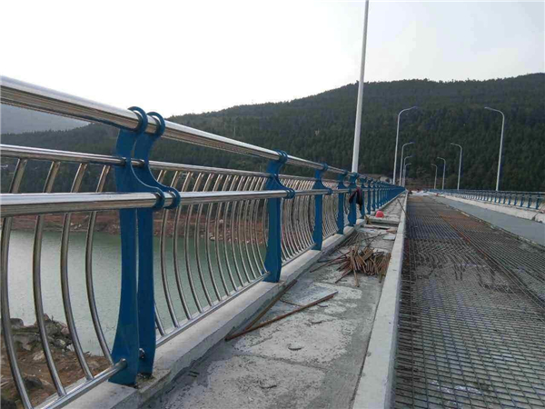哈尔滨不锈钢桥梁护栏的特点及其在桥梁安全中的重要作用
