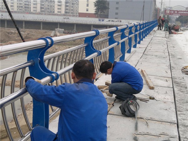 哈尔滨不锈钢桥梁护栏除锈维护的重要性及其方法